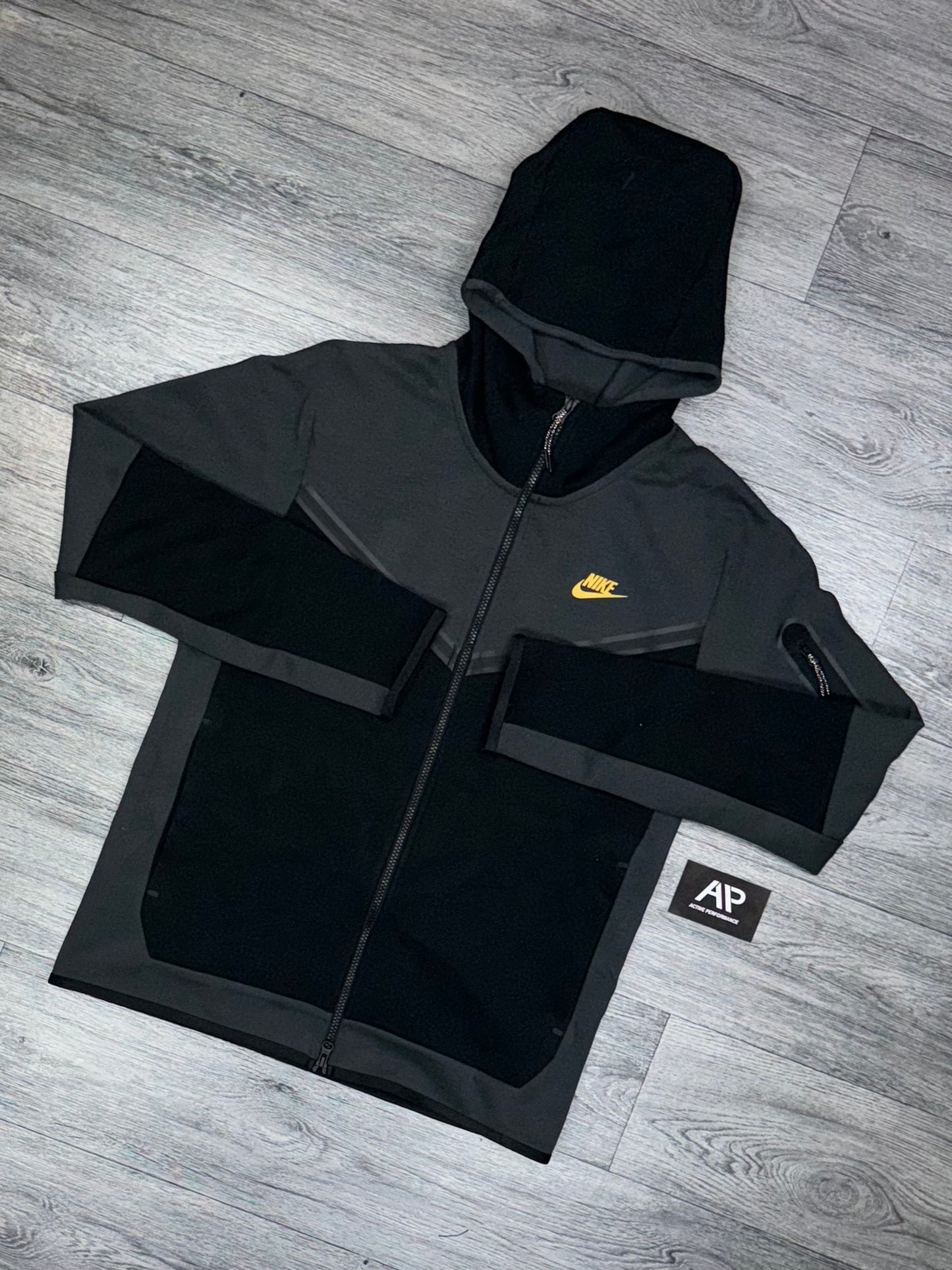 Nike Tech Fleece Jacket Black / Gold
