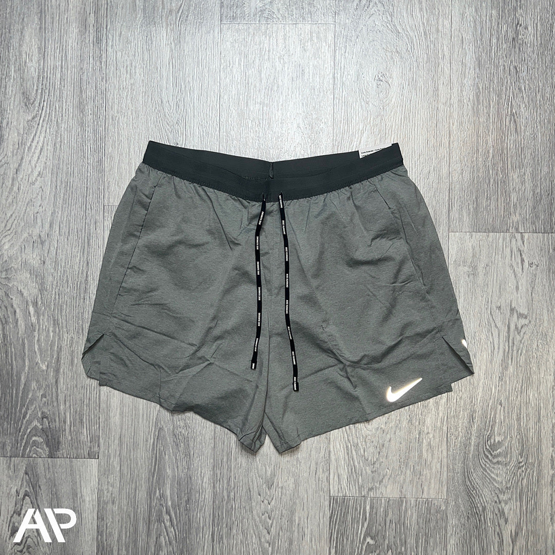 nike flex stride 5 grey