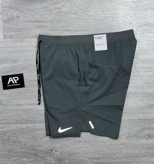 Nike Flex Stride 7” Shorts Grey