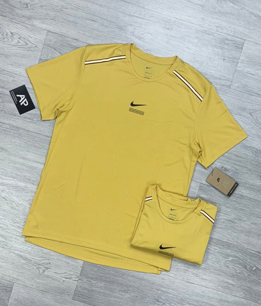 Nike Miler Graphic T Shirt - Saturn Gold